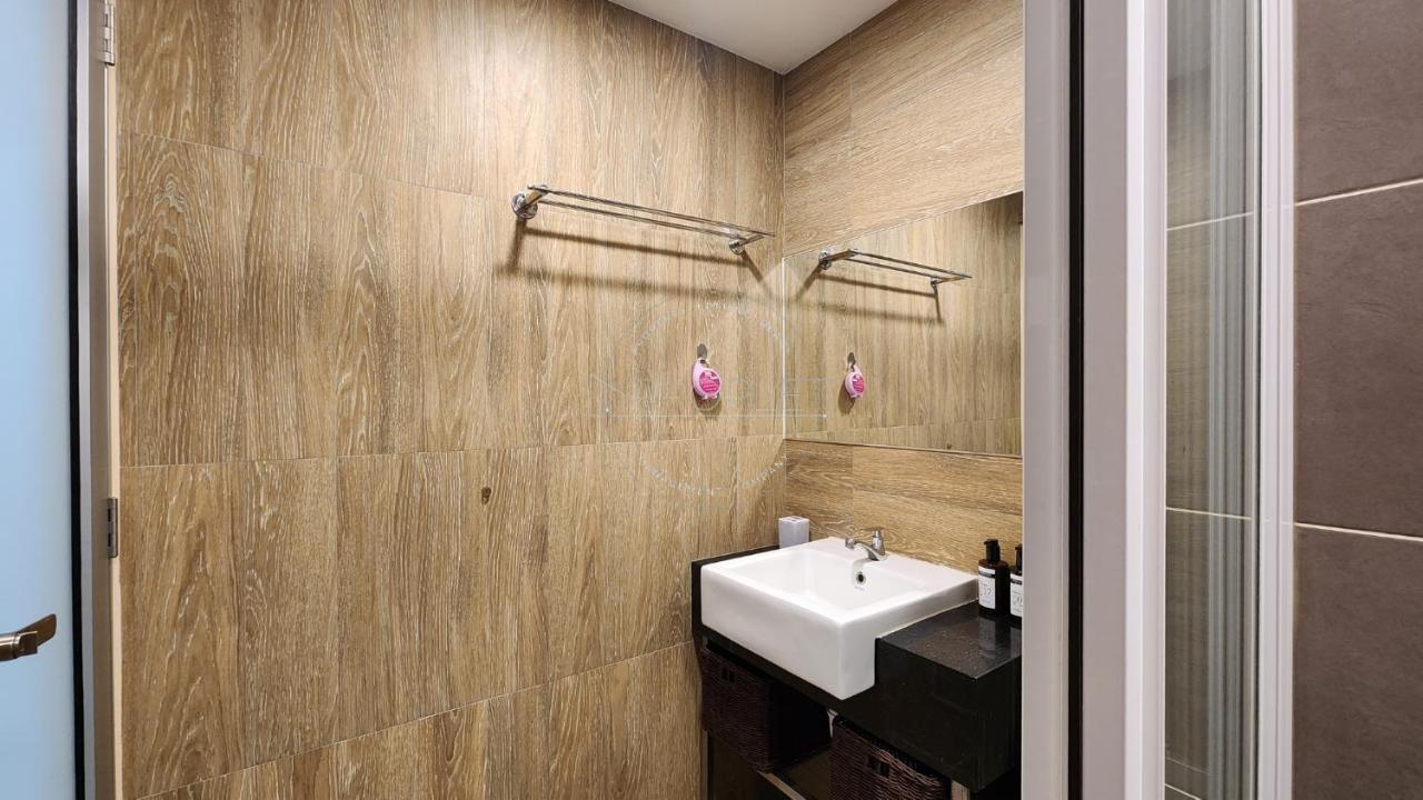 Luxury Duplex 4 Pax Netflix Wifi Selayang Kl
